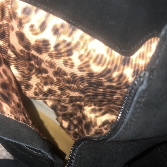 Kensie Size 10 black leather heeled boots with silver buckle stacked heel - Picture 6 of 11